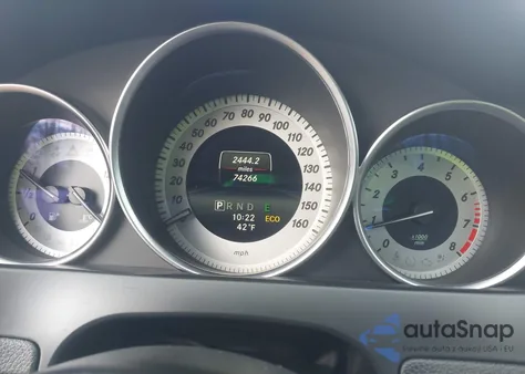 2014 Mercedes-Benz C 350 Sport z USA, uszkodzony, nr VIN WDDGF5HB3EA949484